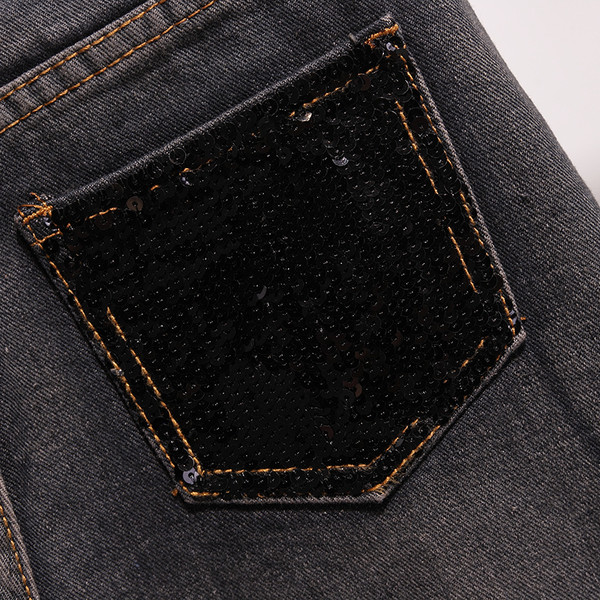 НОВО Модерни дамски къси дънки с пайети в тъмен цвят 