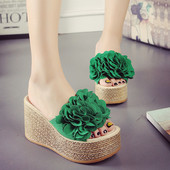 Papuci de damă moderni cu platformă