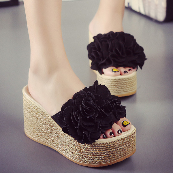 Papuci de damă moderni cu platformă