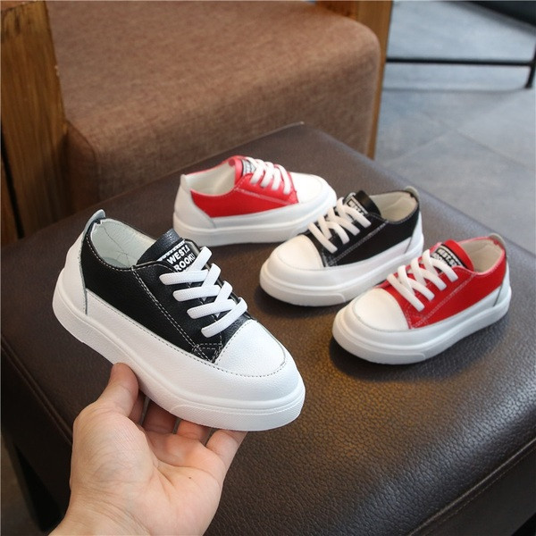 Napi gyerek tornacipő fekete és piros színben