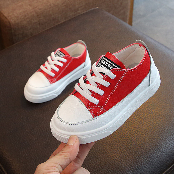 Napi gyerek tornacipő fekete és piros színben