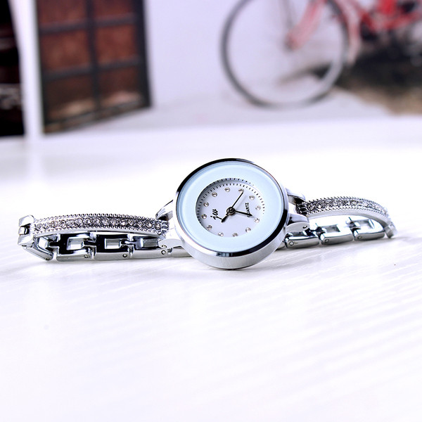 Ceas de dama cu pietre decorative si curea subtire