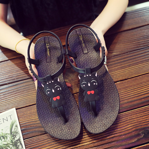 Alkalmi gumi női szandál rátéttel