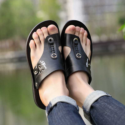 Μοντέρνα δερμάτινα σανδάλια με επιγραφή