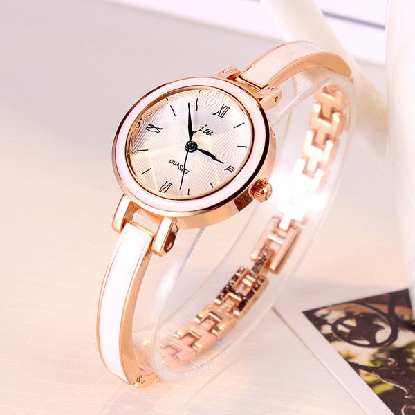 Női karóra fém szíjjal, ezüst és arany színben