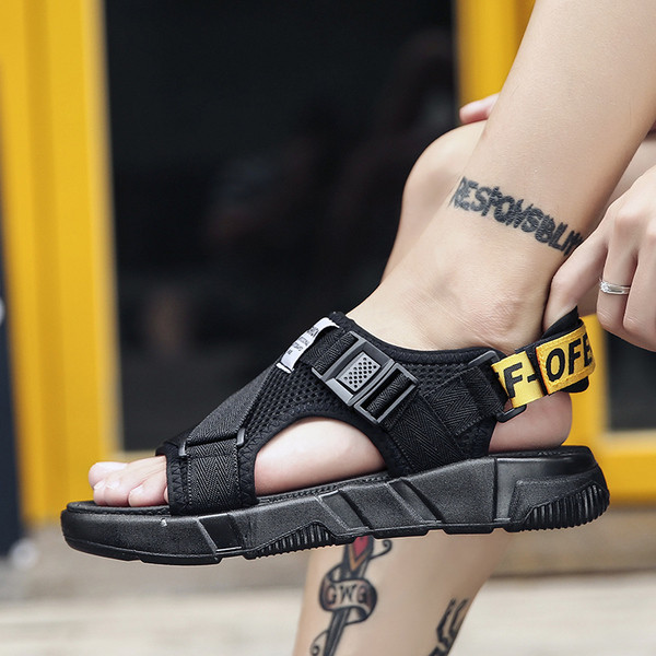 Alkalmi férfi szandál állítható rögzítéssel