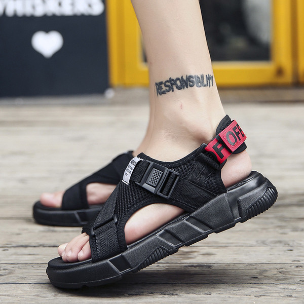 Alkalmi férfi szandál állítható rögzítéssel