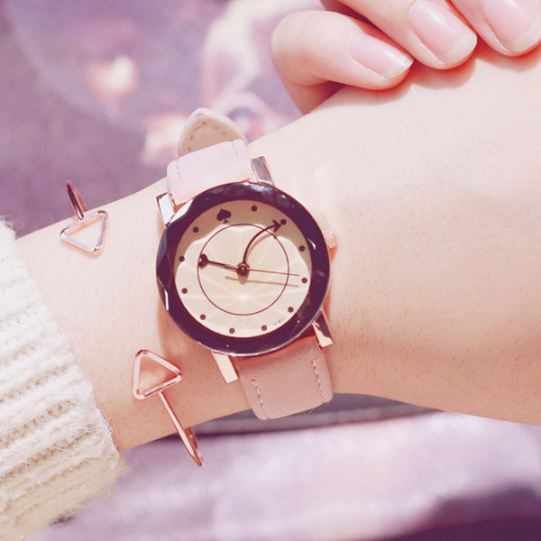 Női napi karóra öt színben