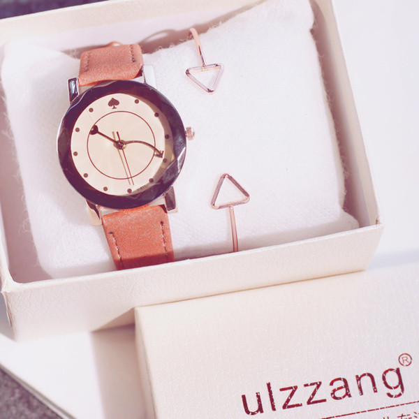 Női napi karóra öt színben