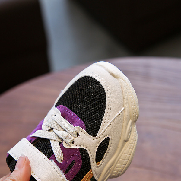 Kék és lila színű gyermek tornacipő fiúknak és lányoknak egyaránt