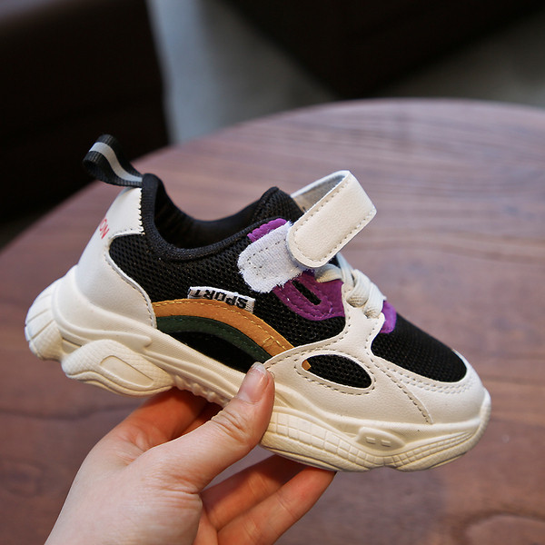 Kék és lila színű gyermek tornacipő fiúknak és lányoknak egyaránt