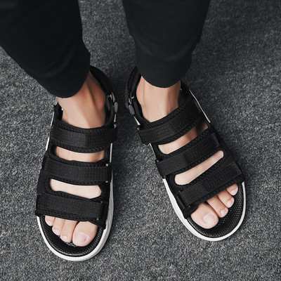 Alkalmi férfi szandál három színben matricákkal