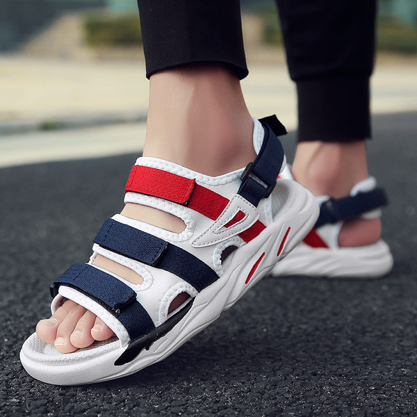 Alkalmi férfi szandál három színben matricákkal