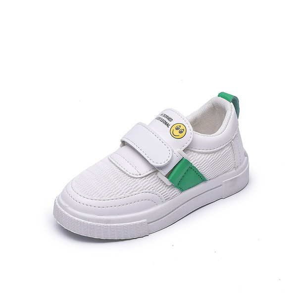 Gyermek tornacipő matricákkal és feliratokkal három színben