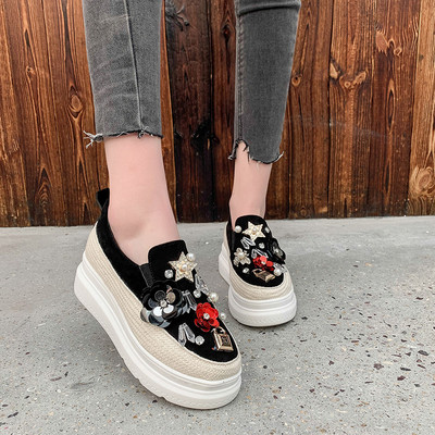 Stílusos női alkalmi cipő 3D elemmel