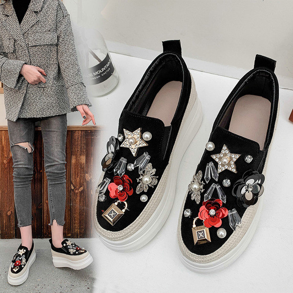 Stílusos női alkalmi cipő 3D elemmel