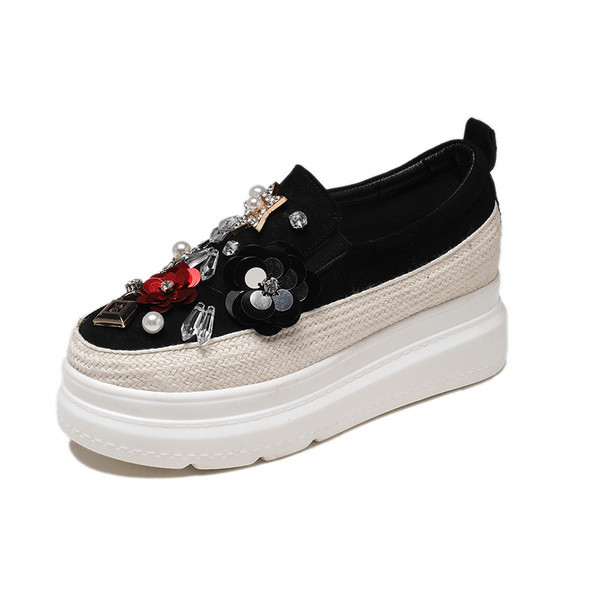 Stílusos női alkalmi cipő 3D elemmel