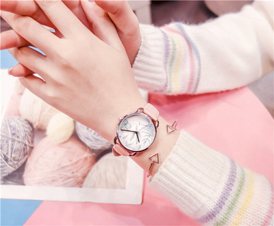 Női aktuális óra műbőr szíjjal, öt színben