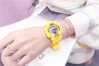 Дамски водоустойчив часовник в няколко цвята 