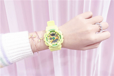 Дамски водоустойчив часовник в няколко цвята 