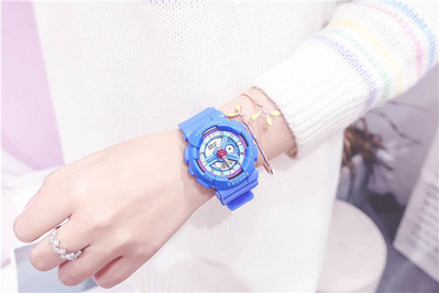 Дамски водоустойчив часовник в няколко цвята 