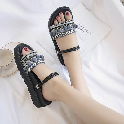 Καθημερινά  γυναικεία σανδάλια με φούντα σε δύο χρώματα