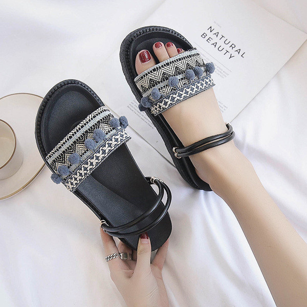 Καθημερινά  γυναικεία σανδάλια με φούντα σε δύο χρώματα