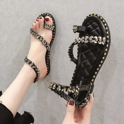 Modern női szandál kövekkel fehér és fekete színben