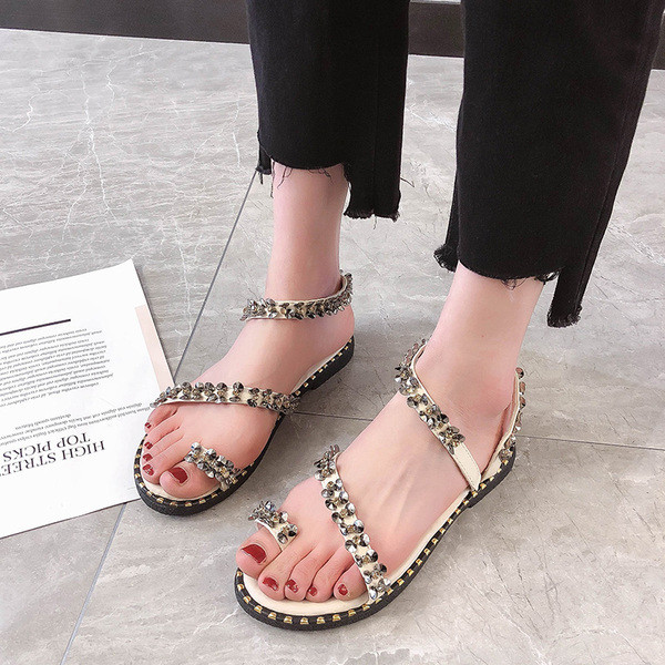 Modern női szandál kövekkel fehér és fekete színben