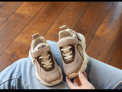 Παιδικά παπούτσια για αγόρια σε μαύρο και μπεζ χρώμα