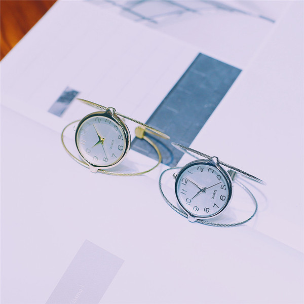 Stílusos női karóra ezüst és arany színben