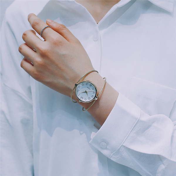 Stílusos női karóra ezüst és arany színben