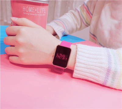 Γυναικείο ρολόι με λουρί σιλικόνης - πέντε χρώματα