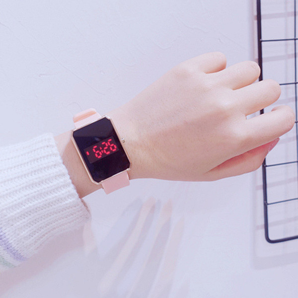 Γυναικείο ρολόι με λουρί σιλικόνης - πέντε χρώματα