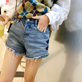 Casual γυναικεία shorts τζιν με κεντήματα σε ανοιχτό χρώμα