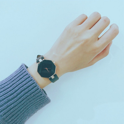 Női karóra ökobőr szíjjal, négy színben