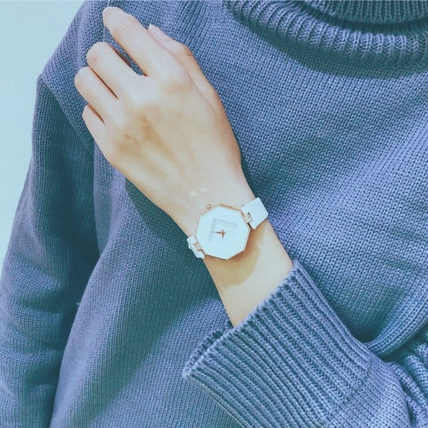 Női karóra ökobőr szíjjal, négy színben