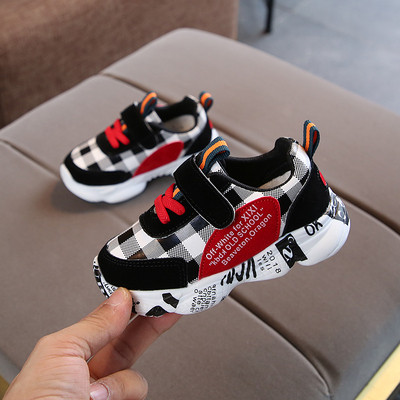 Kockás gyerek tornacipő két színben felirattal