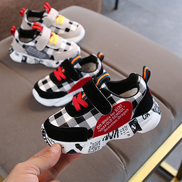 Kockás gyerek tornacipő két színben felirattal