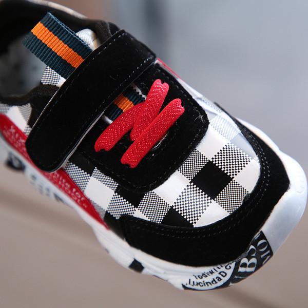 Kockás gyerek tornacipő két színben felirattal