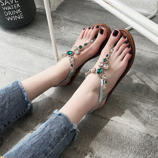 Stílusos női szandál lapos talppal, két színben, színes kövekkel