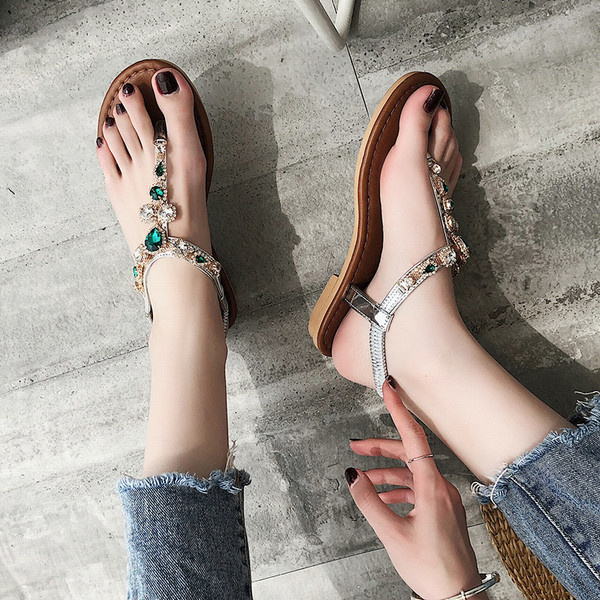 Stílusos női szandál lapos talppal, két színben, színes kövekkel