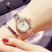 Fém szíjjal és kövekkel ellátott női karóra négy színben