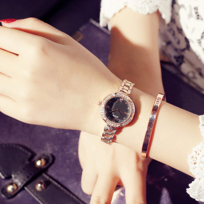 Fém szíjjal és kövekkel ellátott női karóra négy színben