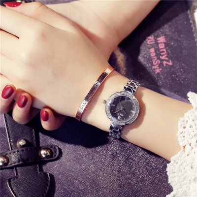 Fém szíjjal és kövekkel ellátott női karóra négy színben