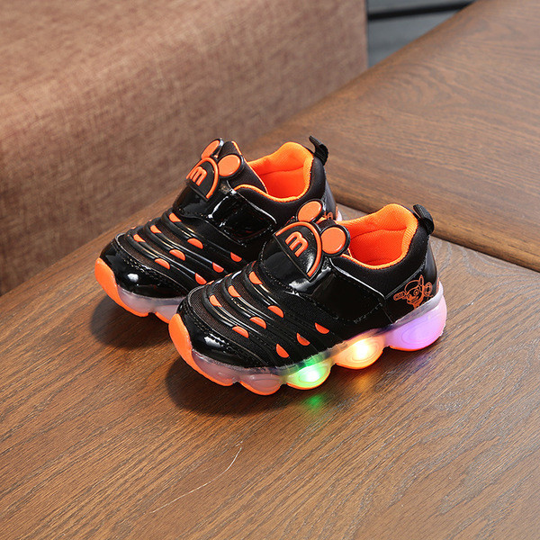 Παιδικά αθλητικά παπούτσια  με φωτισμένα πέλματα σε διάφορα χρώματα