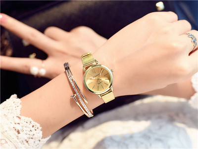 Női karóra fém szíjjal, hat színben