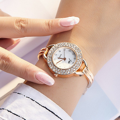 Elegáns női karóra kövekkel, két színben