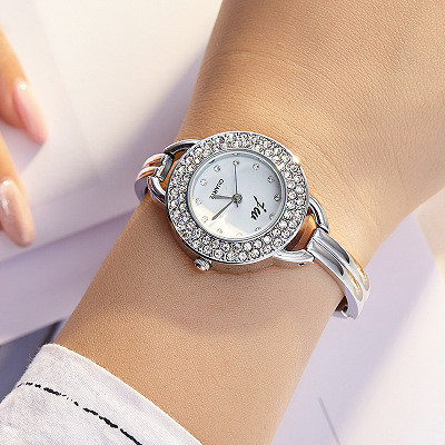Elegáns női karóra kövekkel, két színben