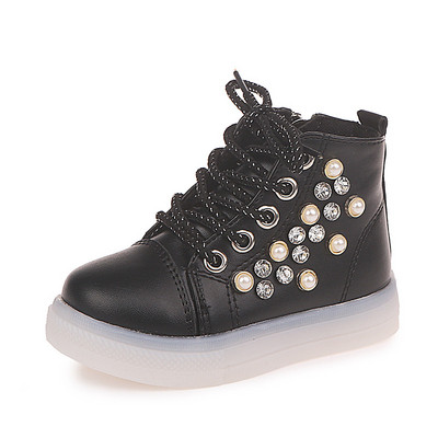 Új gyerekcipő modell lányoknak gyöngyökkel és világító talppal, több színben